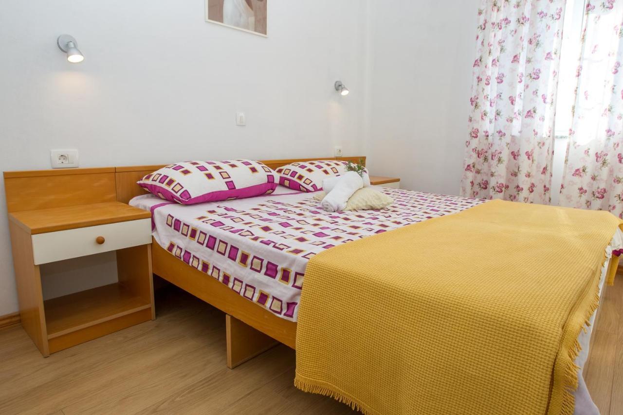 Apartments Luka Rtina Exteriér fotografie